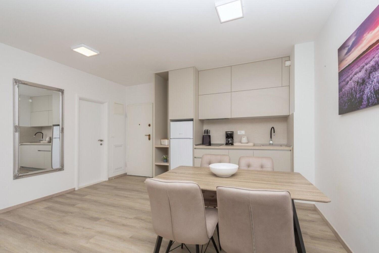 Apartments Mari - 40M From The Beach Makarska Exterior photo