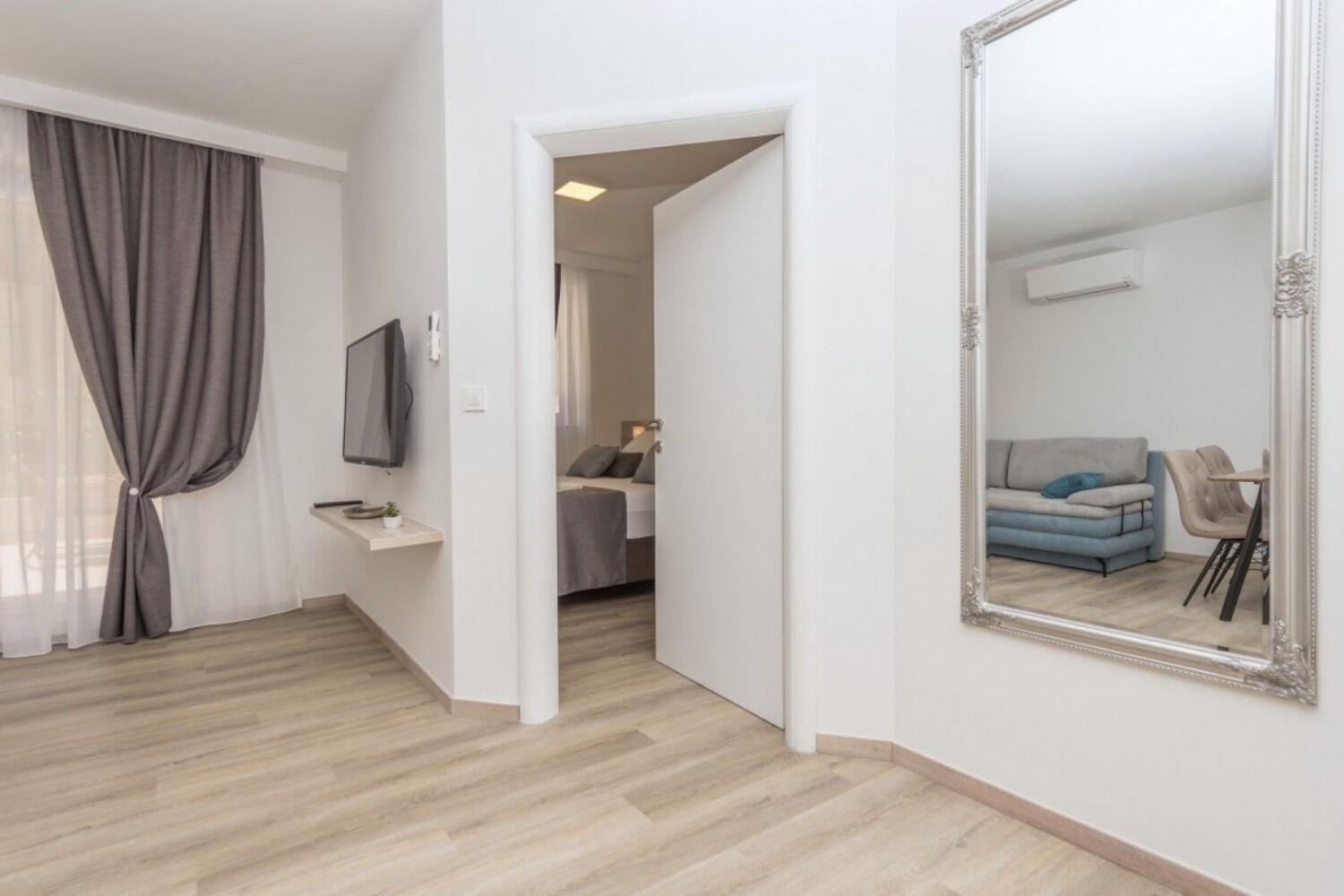 Apartments Mari - 40M From The Beach Makarska Exterior photo