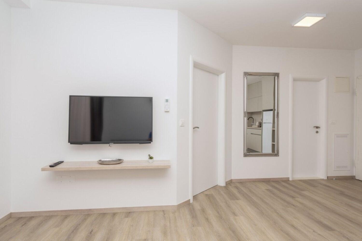 Apartments Mari - 40M From The Beach Makarska Exterior photo