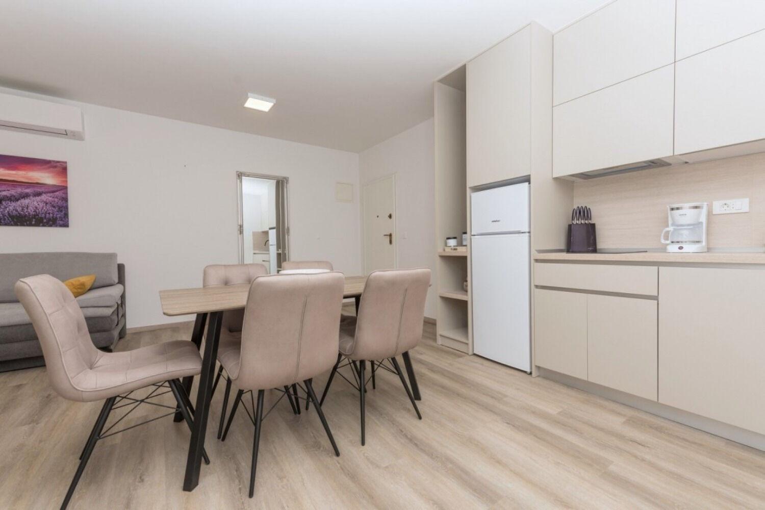 Apartments Mari - 40M From The Beach Makarska Exterior photo