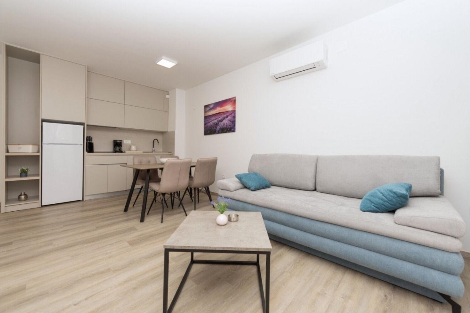 Apartments Mari - 40M From The Beach Makarska Exterior photo